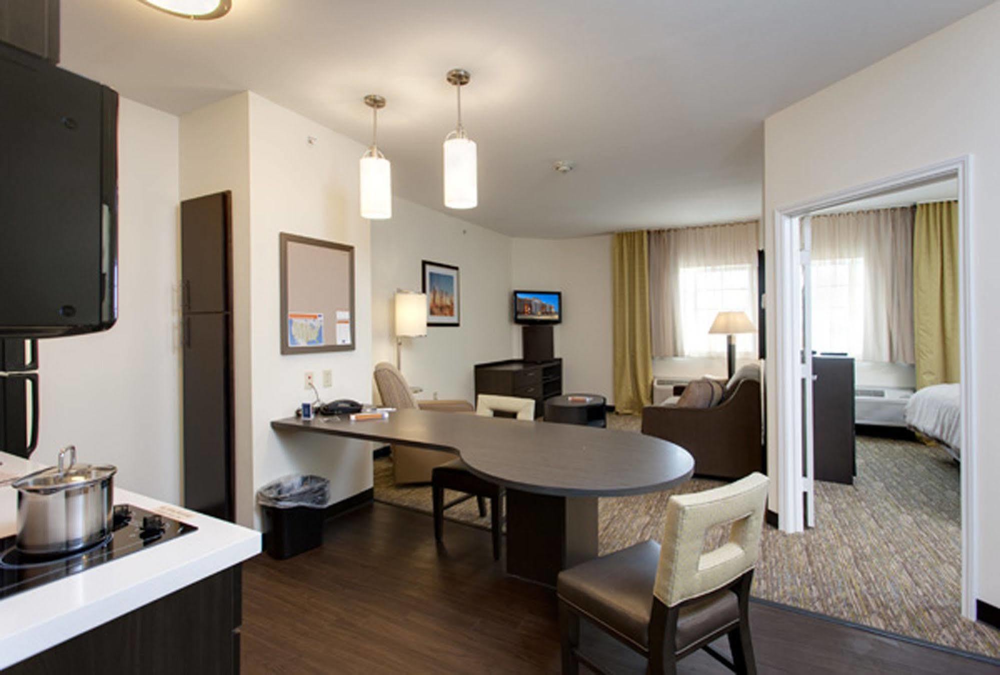 แคนเดิ้ลวูด สวีท ซานมาร์คอส Hotel ห้อง รูปภาพ